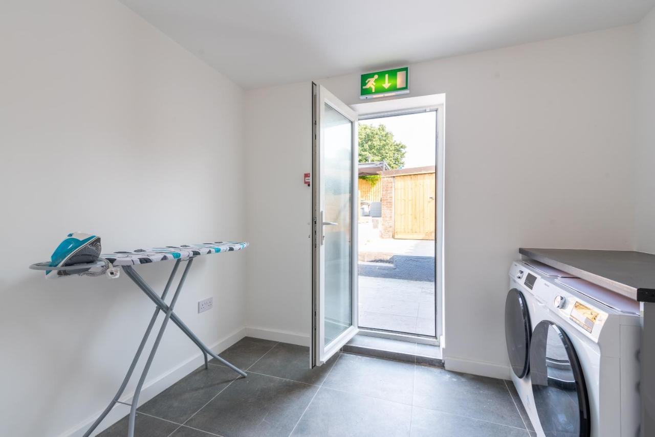 Exquisite Cardiff Apartments- With Garden Lounge & Games Room المظهر الخارجي الصورة