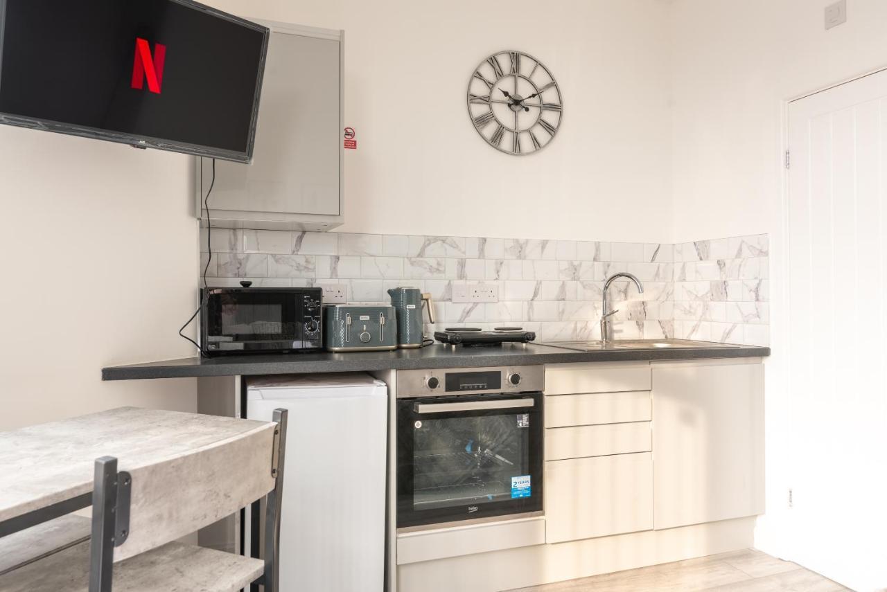 Exquisite Cardiff Apartments- With Garden Lounge & Games Room المظهر الخارجي الصورة