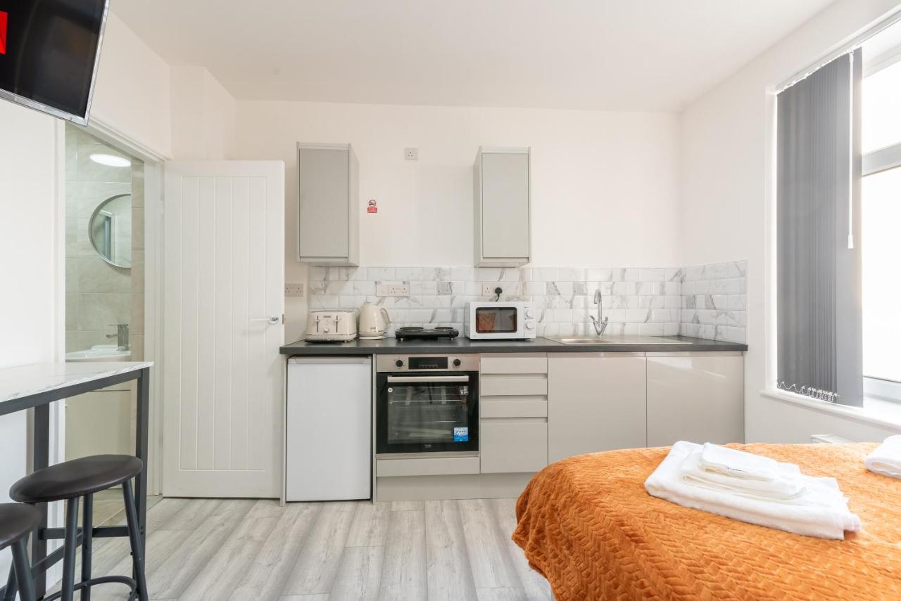 Exquisite Cardiff Apartments- With Garden Lounge & Games Room المظهر الخارجي الصورة