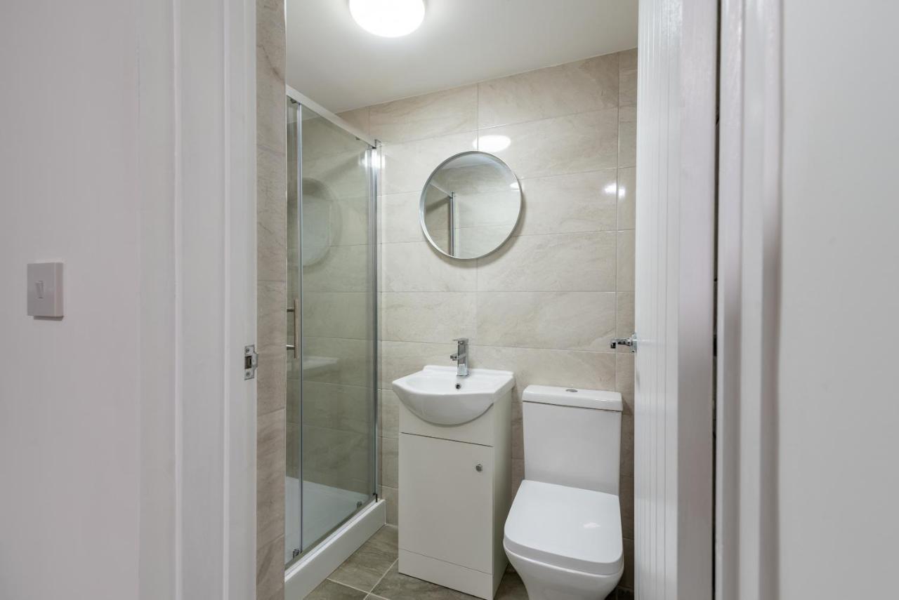 Exquisite Cardiff Apartments- With Garden Lounge & Games Room المظهر الخارجي الصورة