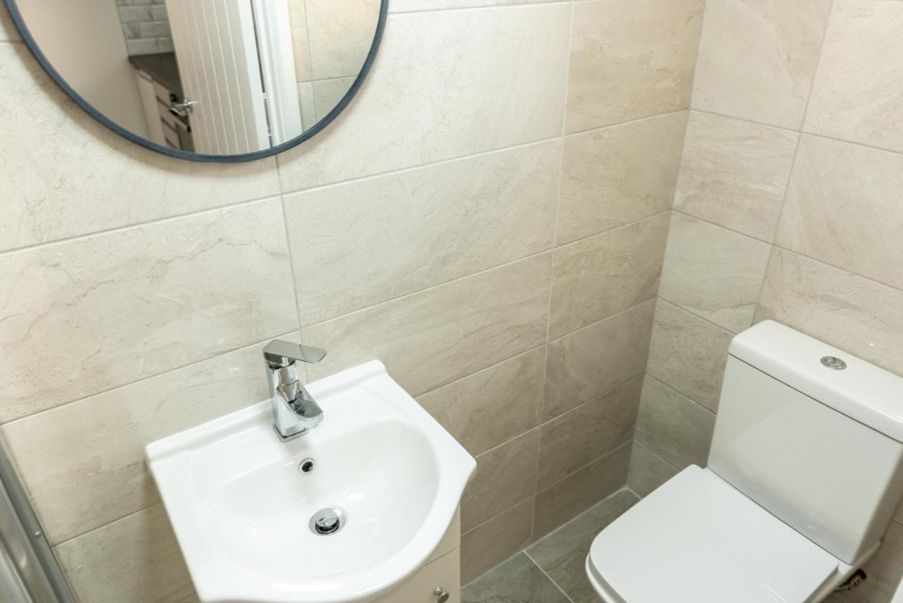 Exquisite Cardiff Apartments- With Garden Lounge & Games Room المظهر الخارجي الصورة