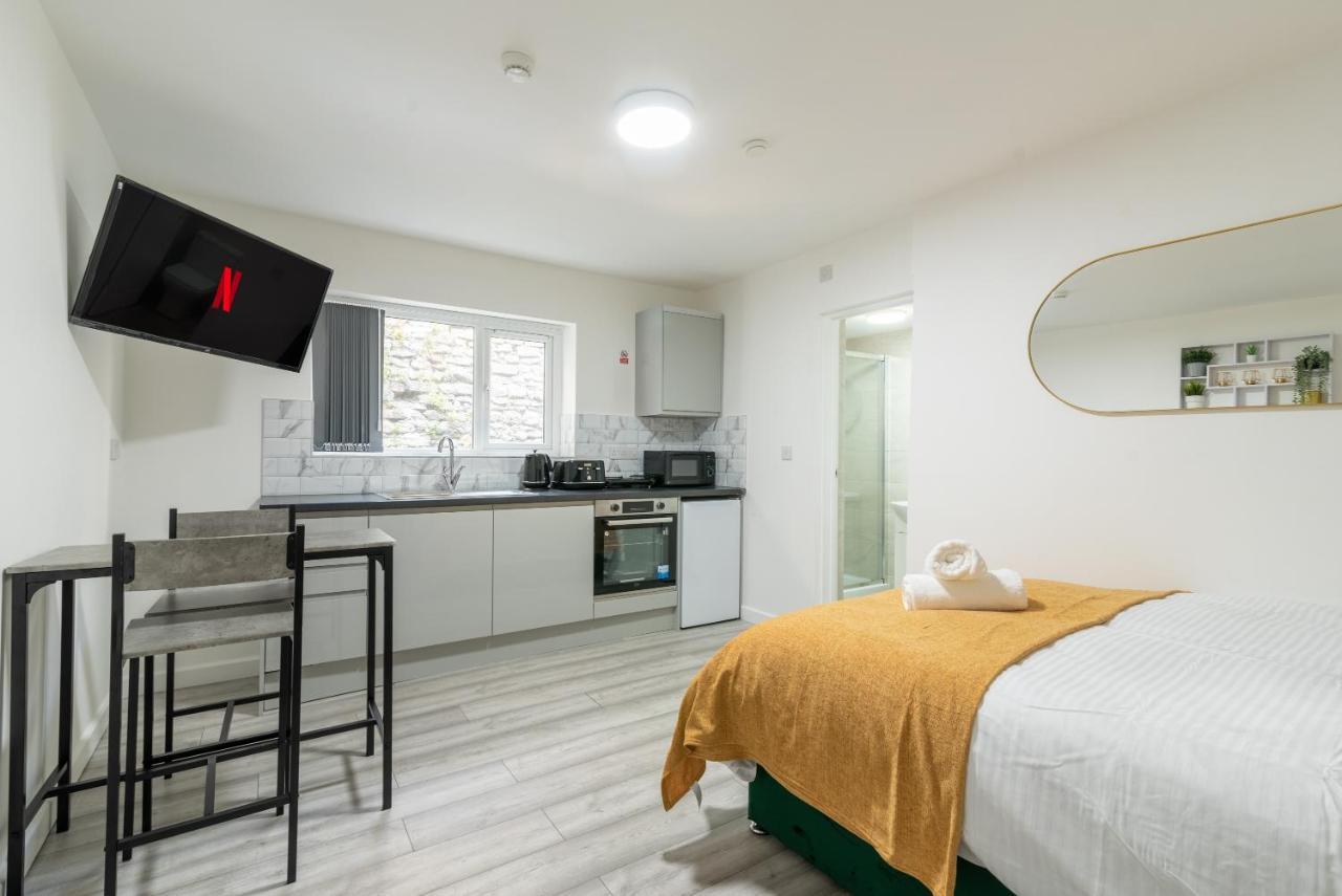 Exquisite Cardiff Apartments- With Garden Lounge & Games Room المظهر الخارجي الصورة