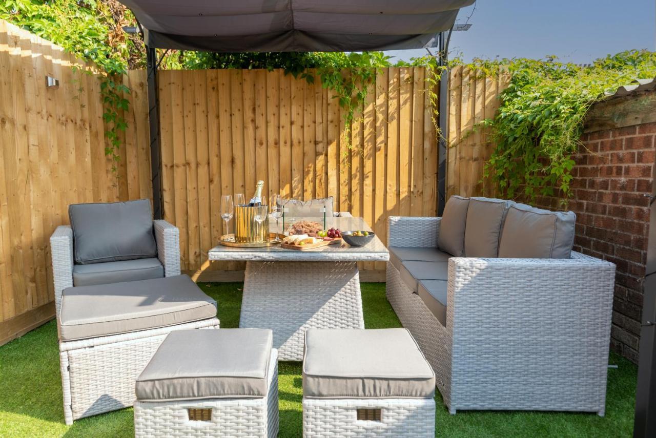 Exquisite Cardiff Apartments- With Garden Lounge & Games Room المظهر الخارجي الصورة