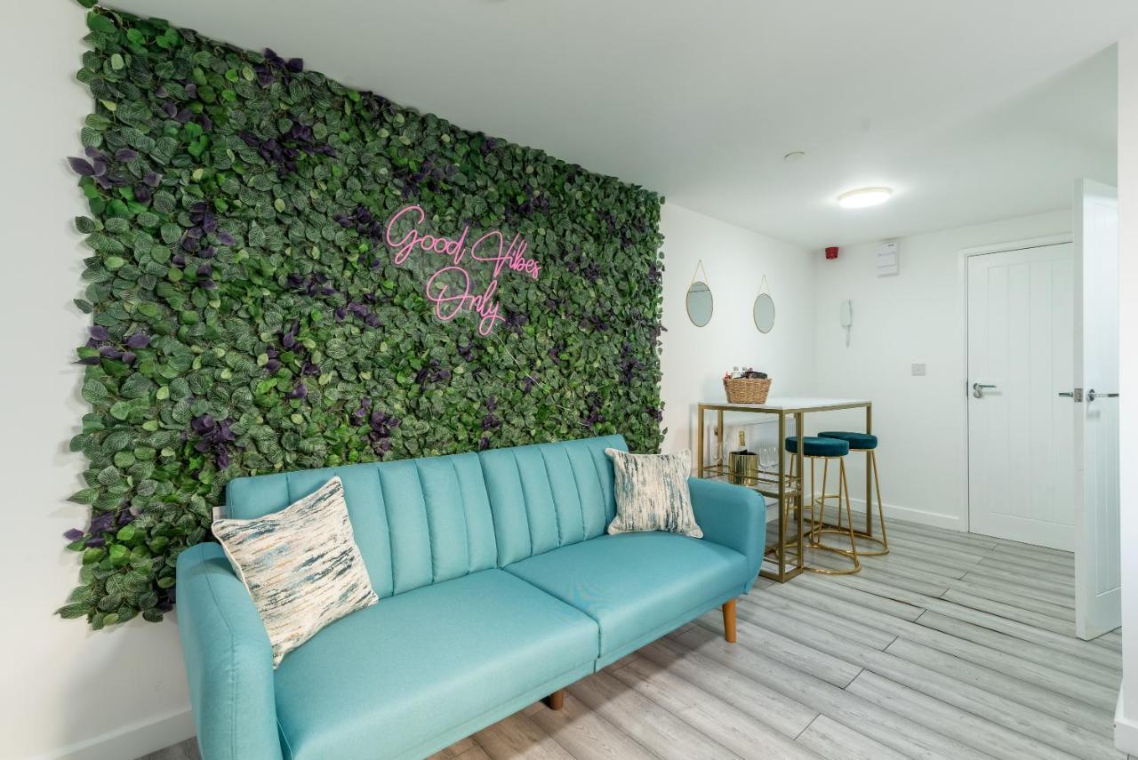 Exquisite Cardiff Apartments- With Garden Lounge & Games Room المظهر الخارجي الصورة