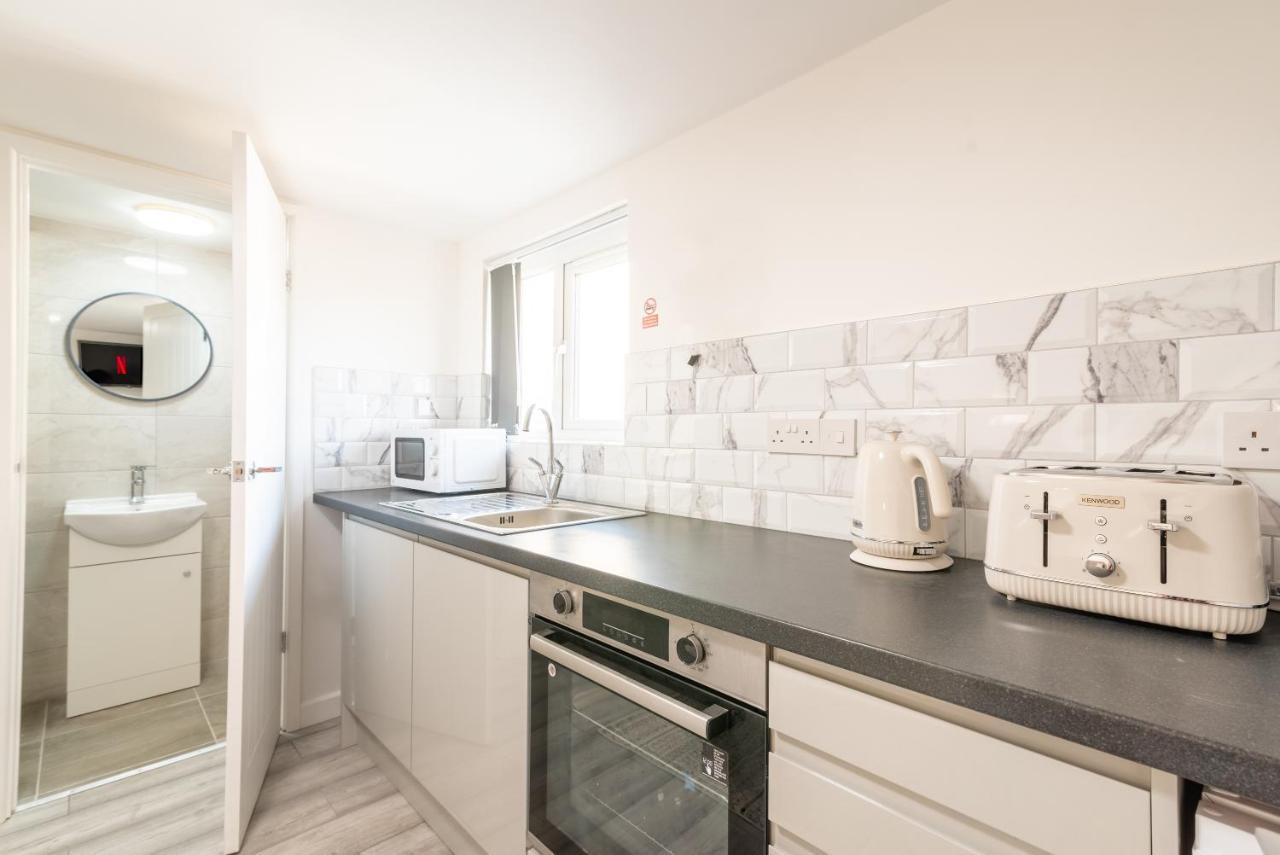 Exquisite Cardiff Apartments- With Garden Lounge & Games Room المظهر الخارجي الصورة